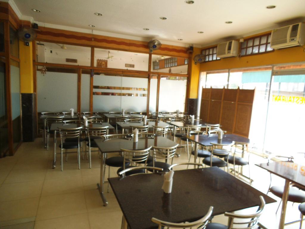 Hotel City Centre Agartala Zewnętrze zdjęcie
